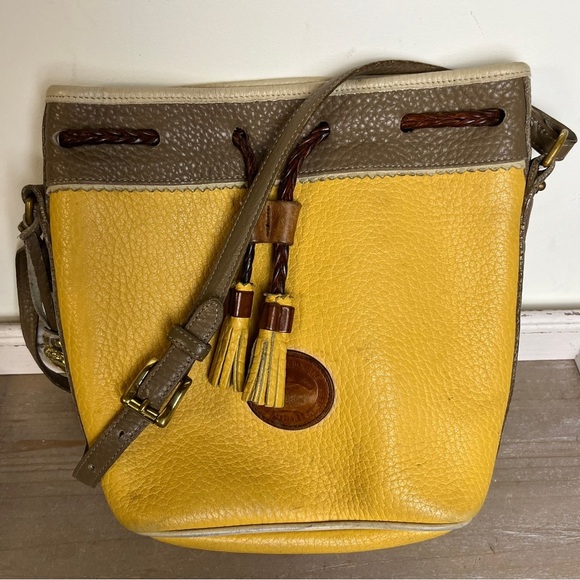 Vtg Dooney & Bourke AWL Teton Drawstring Crossbody Bucket Bag Palomino Yellow - Picture 13 of 15